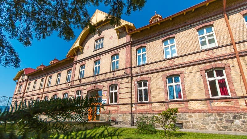 Píseň na míru pro sraz ZŠ Horní Planá: Jak jsme oživili vzpomínky Áčka a Béčka po 40 letech